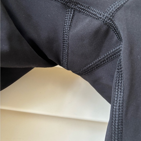 LULULEMON Body Con Crop, black. Mesh sides. - Picture 5 of 11